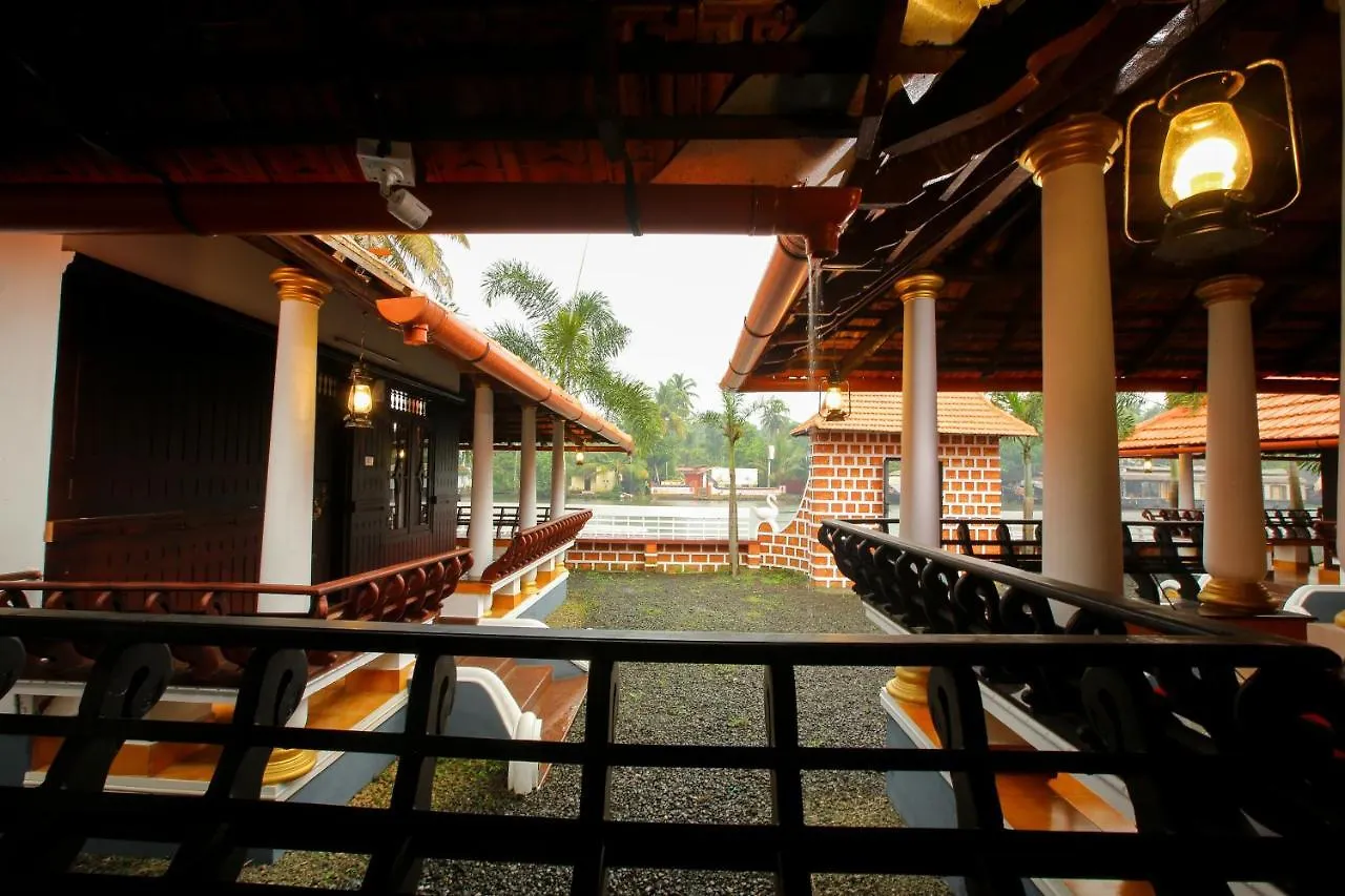Palmy Lake Resort Alappuzha 2*,